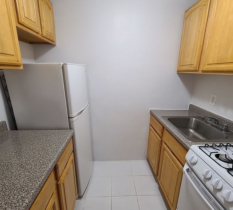 2nd image of 340 E 49th St #4AD