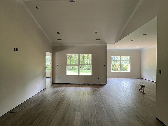 5th image of 147 Van Gilder Way