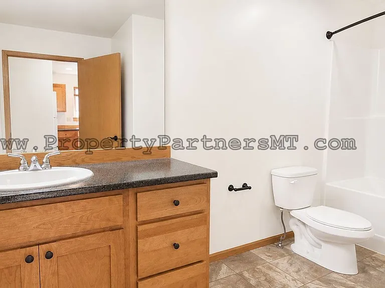 905 Montana St — Photo 7
