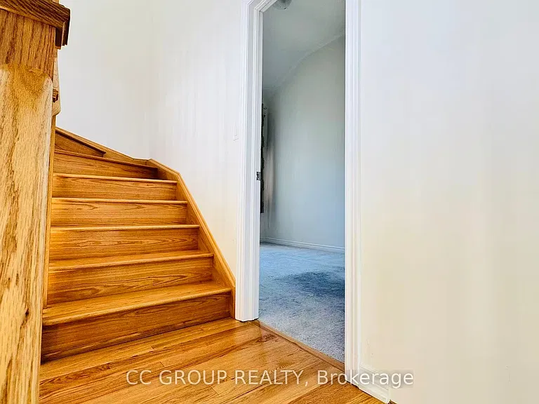 1032 Crowsnest Holw — Photo 8