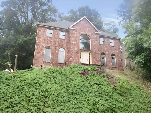 10149 Woodbury Dr, Wexford, PA 15090