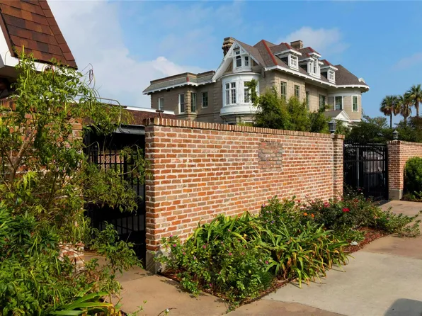 1726 Broadway St APT B12, Galveston, TX 77550