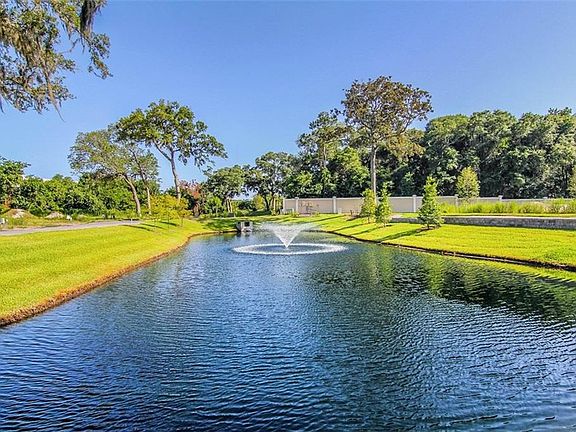 2nd image of 1902 Amelia Oaks Dr