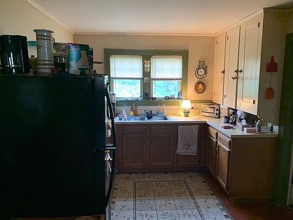 4th image of 42 Highland Ave
