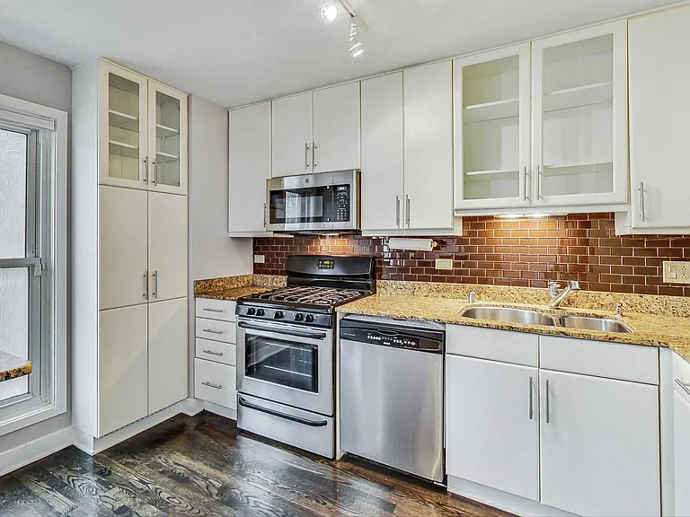 1449 W Lexington St #A — Photo 11