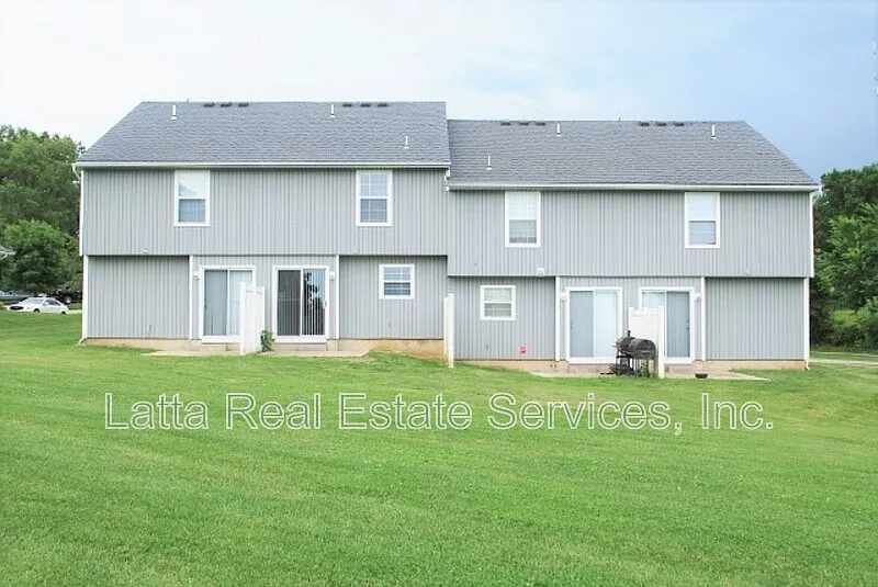 2 bed, 2.5 bath, 1150 sqft, $1,450 — Photo 2