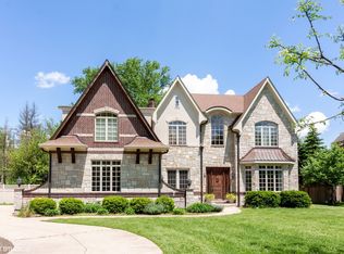 540 Ahlstrand Rd, Glen Ellyn, IL 60137