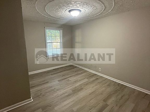 3rd image of 100 Meadow Ln