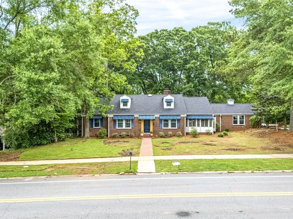 715 N 10th St, Opelika, AL 36801