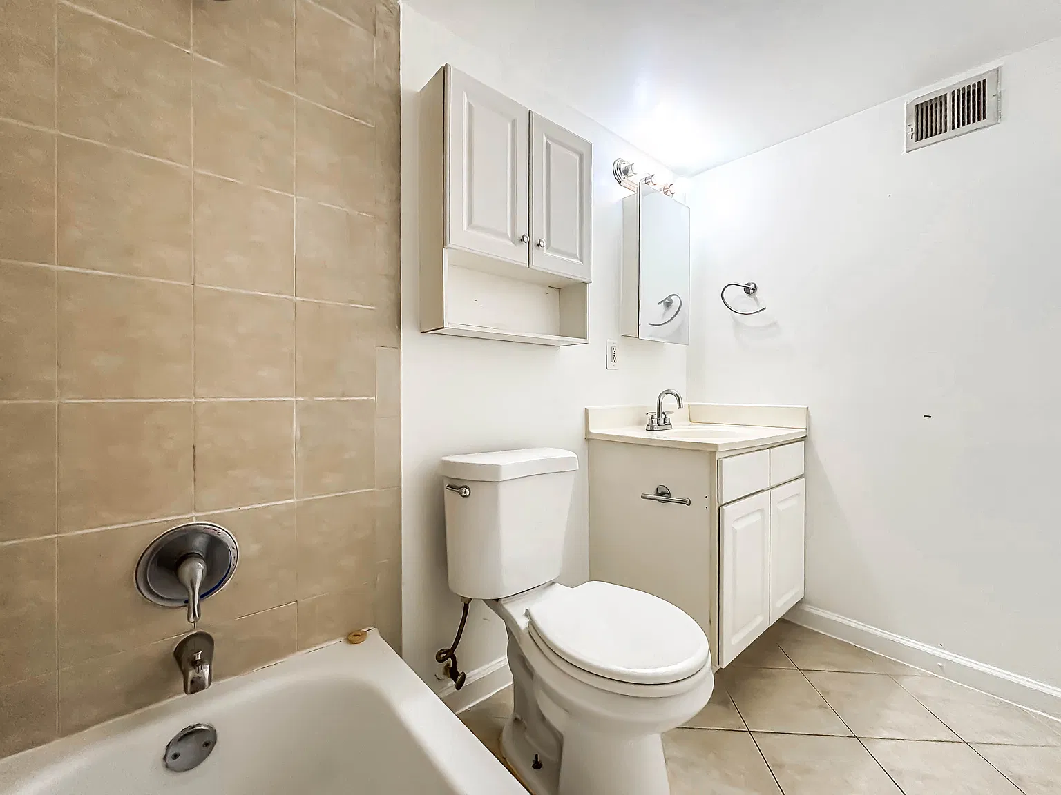 1 bed, 719 sqft, $1,396 — Photo 2