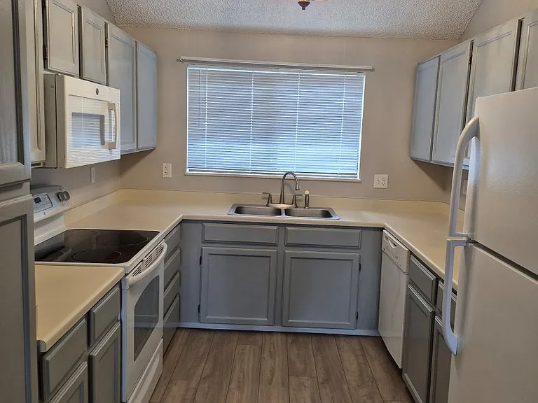 326 Wright St #306 — Photo 4