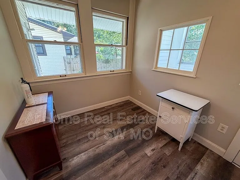 839 S Broadway Ave #B — Photo 6