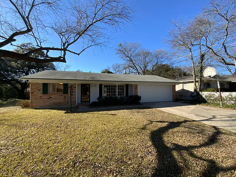 2826 Shady Hill Dr — Photo 1
