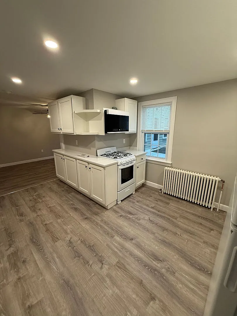 16 Magnolia Ave — Photo 1