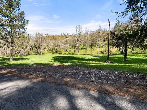 2nd image of 1237 Daisy Creek Rd