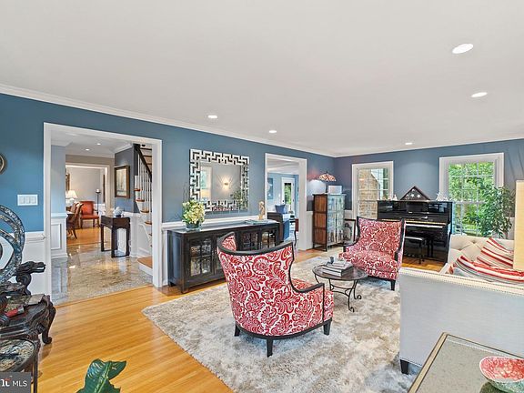 3rd image of 8820 Maxwell Dr