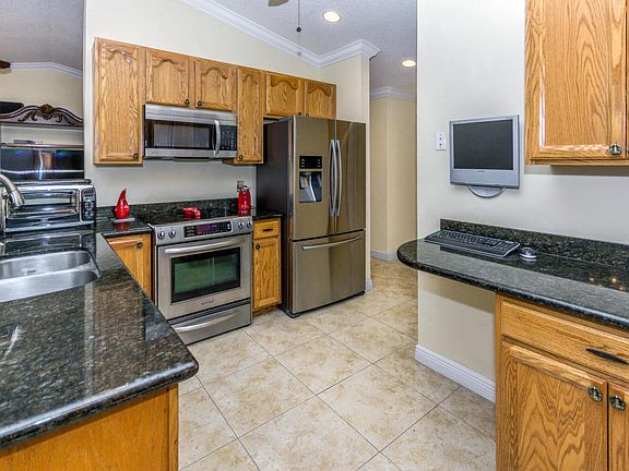 3rd image of 9814 Goldenrod Dr