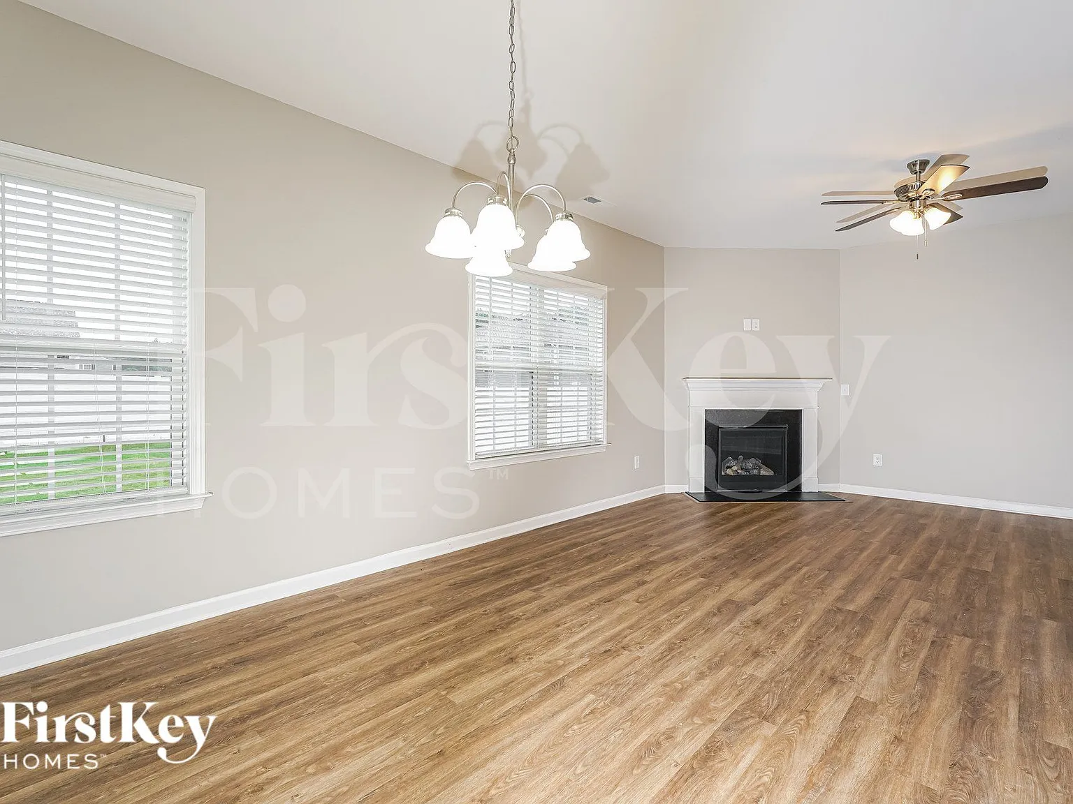 3 bed, 2.5 bath, 2326 sqft, $2,335 — Photo 3