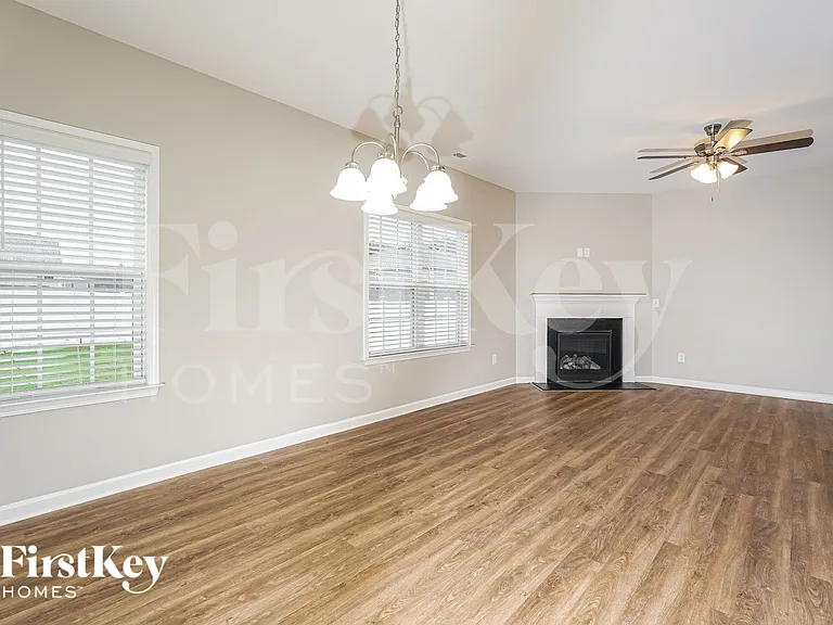 817 Sagemount St — Photo 3