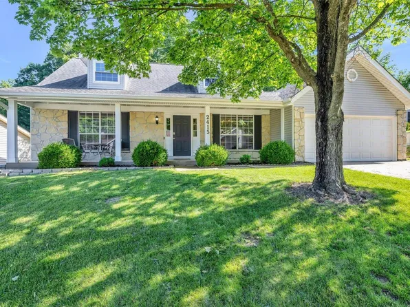 2415 Maple Crossing Dr, Ballwin, MO 63011