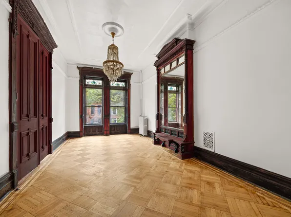 277 Jefferson Avenue image 3 of 15