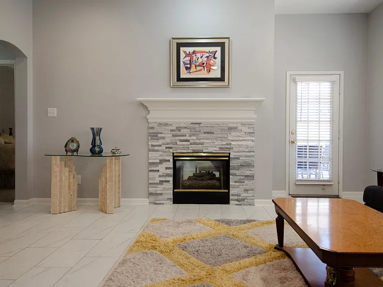 1211 Campton Ct — Photo 12
