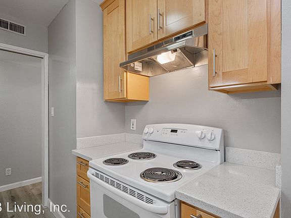 3rd image of 319 Poplar Ave Unit 4