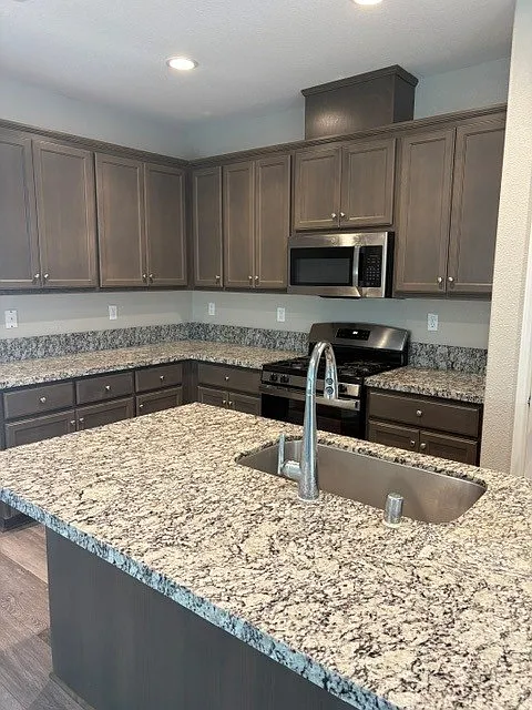 3 bed, 1298 sqft, $2,399 — Photo 4