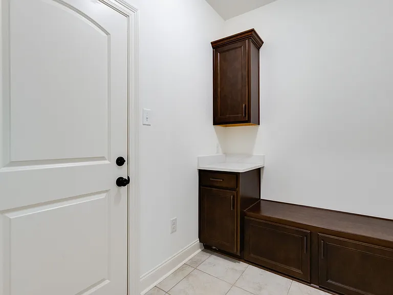 113 Ridley Ln — Photo 32