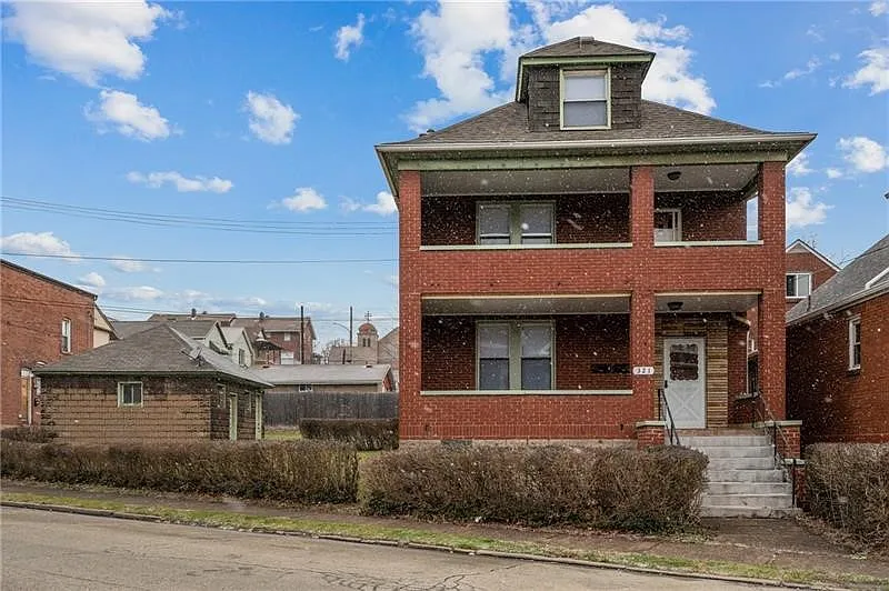 321 Center St #1