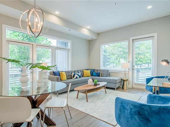5th image of 622 E 10th St #101