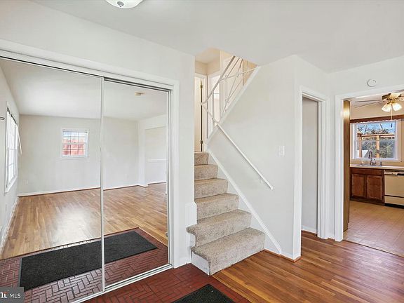 2nd image of 4817 Camelot St