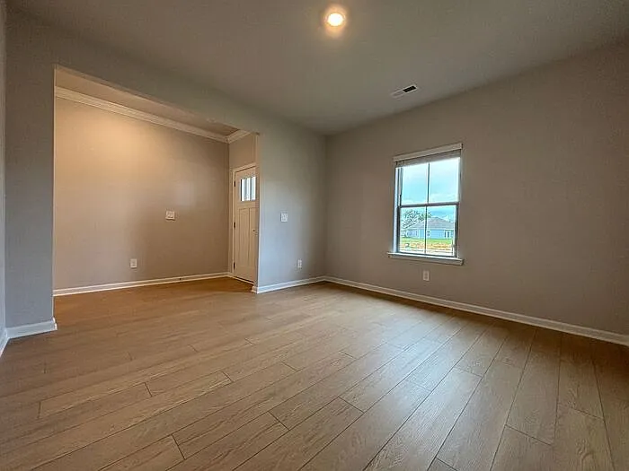 4 bed, 2.0 bath, 2106 sqft, $1,995 — Photo 4