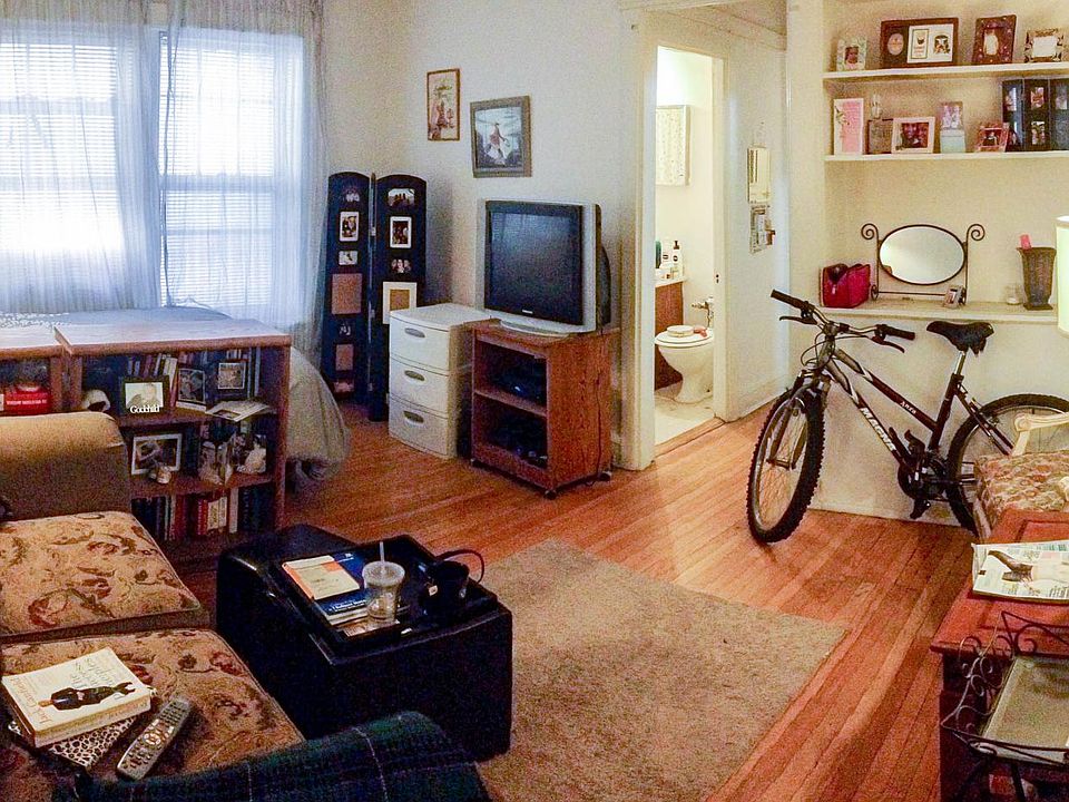 1st image of 516 1/2 W Cornelia Ave #208