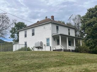 24 Lloyds Ln, Buckeye, WV 24924