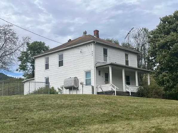 24 Lloyds Ln, Buckeye, WV 24924