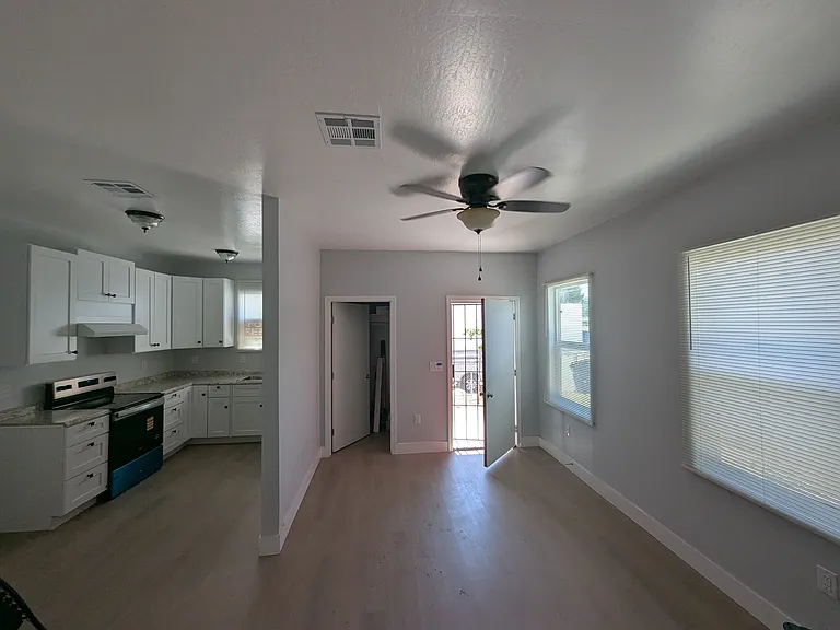 1423 Glenwood Dr — Photo 6