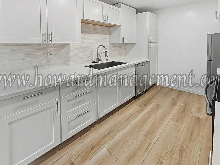 1302 Euclid — Photo 6