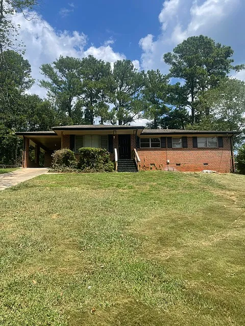 3 bed, 1285 sqft, $1,950 — Photo 1