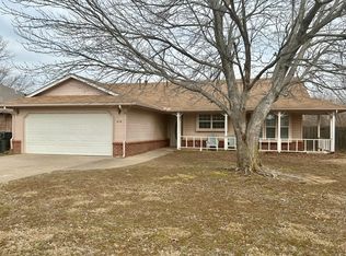 614 W 19th St S, Claremore, OK 74019