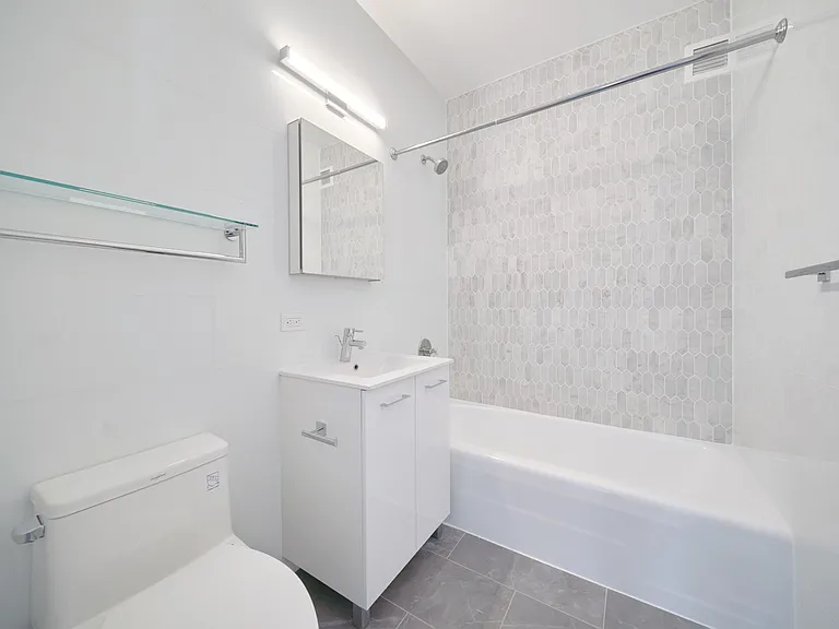 160 Riverside Blvd #20A — Photo 28