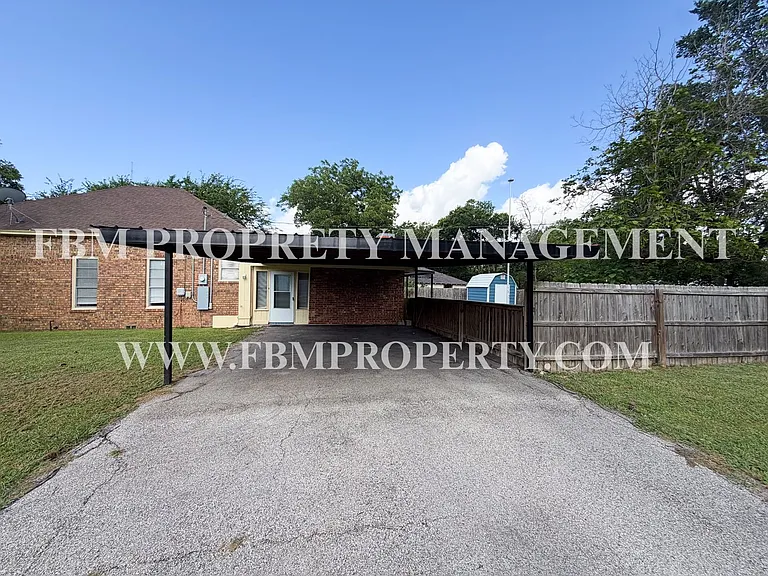 309 SE 2nd St — Photo 3