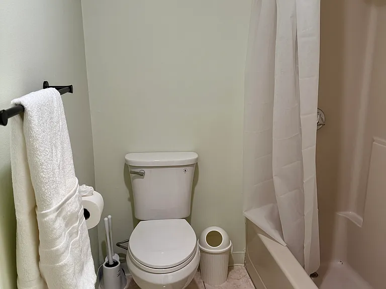 1129 N Shore Rd #1A — Photo 10