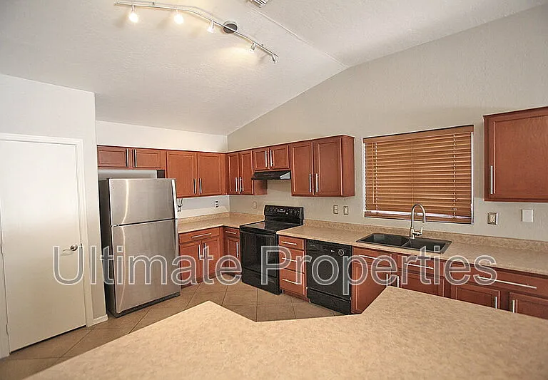 15710 N 34th St — Photo 9