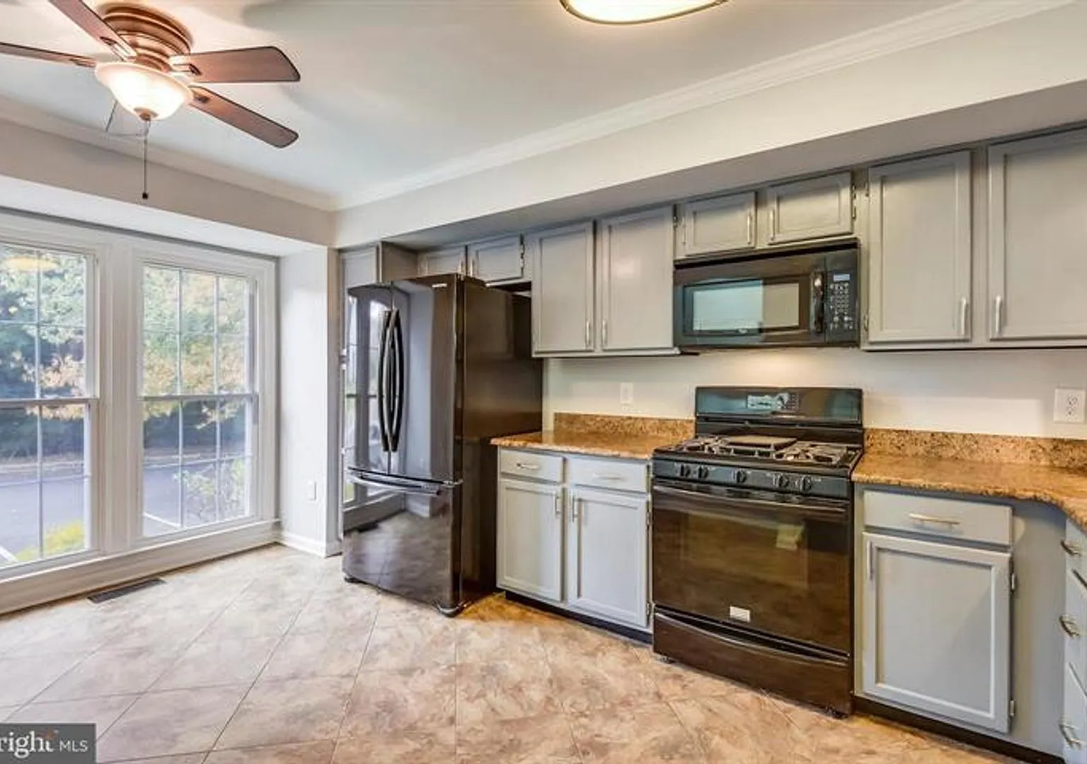 12369 Manchester Way — Photo 2