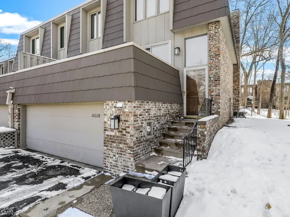 10228 Berkshire Rd, Bloomington, MN 55437