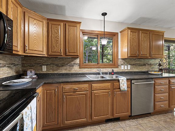 5th image of 12659 Terrace Ln