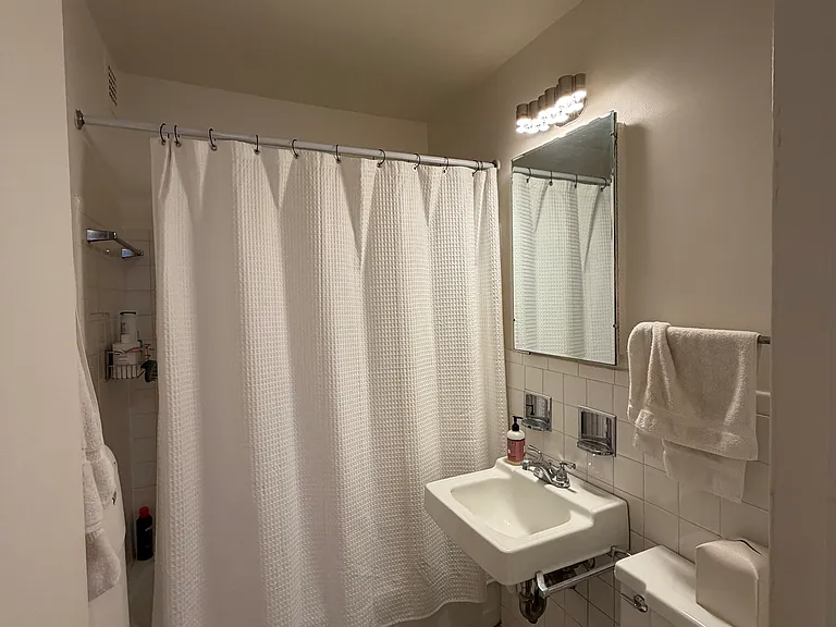 300 E 33rd St #4F — Photo 9