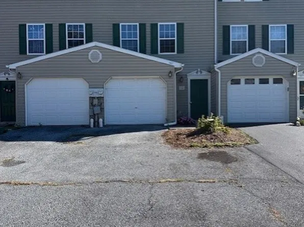 24 Petersburg Ln, Duncannon, PA 17020