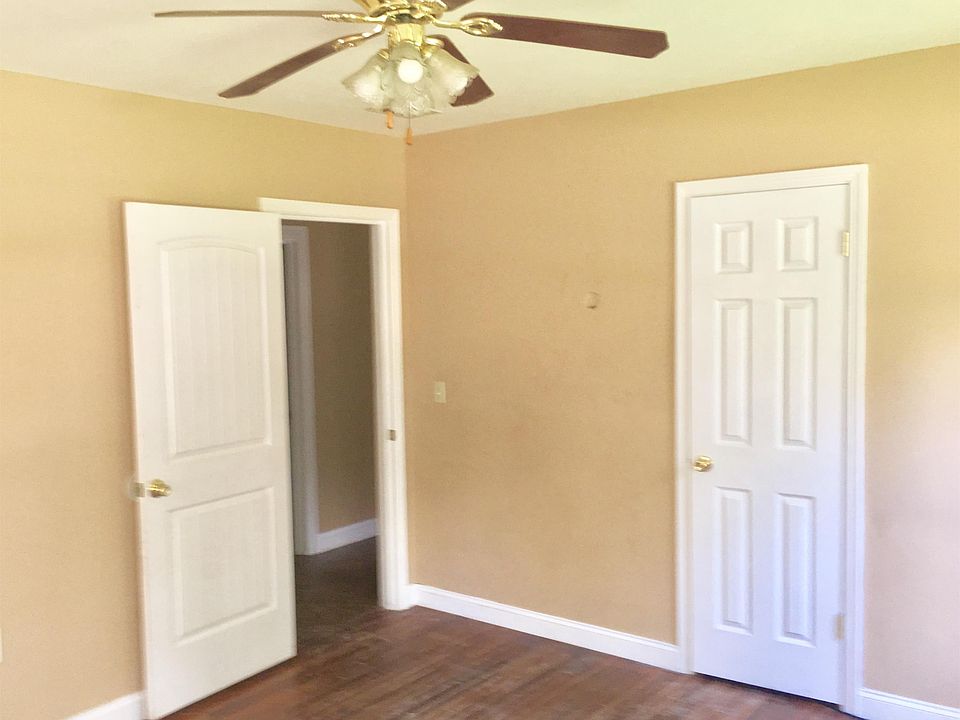 2nd image of 711 Lindsey Dr
